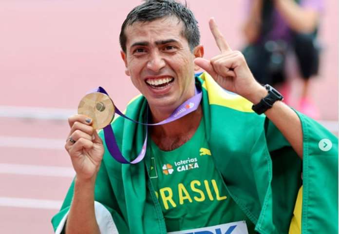 Caio Bonfim conquista seu primeiro título mundial em Tóquio