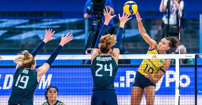 Brasil perde da Itália e vai disputar 3º lugar no vôlei feminino