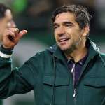 Abel chora, admite mágoa com a torcida e ganha afago de Leila