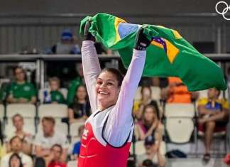 Maria Clara Pacheco conquista ouro no Mundial de Taekwondo