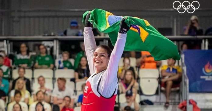 Maria Clara Pacheco conquista ouro no Mundial de Taekwondo