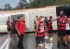 Ônibus com torcedores do Flamengo sofre acidente na Dutra