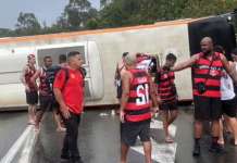 Ônibus com torcedores do Flamengo sofre acidente na Dutra