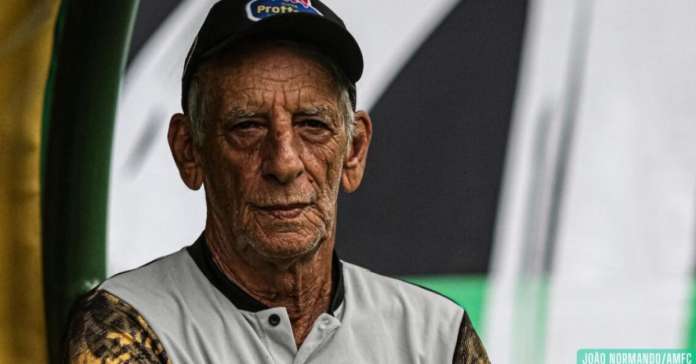 Lembra dele? Técnico Aderbal Lana assume Amazonas na Série B