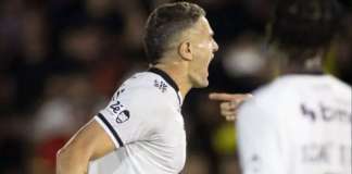 Vegetti brilha, Vasco supera Bragantino e chega à 4ª vitória seguida