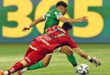 Vitor Roque brilha, Palmeiras bate o Santos e dispara na Série A