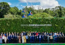 Líderes mundiais posam para foto oficial na Cúpula pré-COP30 em Belém
