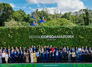 Líderes mundiais posam para foto oficial na Cúpula pré-COP30 em Belém