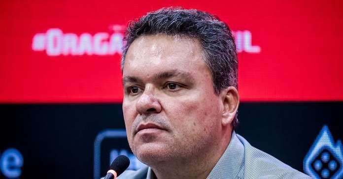 Vai entregar pra Chape? Atlético-GO afasta 'mãozinha' ao Goiás