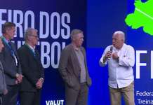 Emerson Leão critica técnicos estrangeiros em evento com Ancelotti