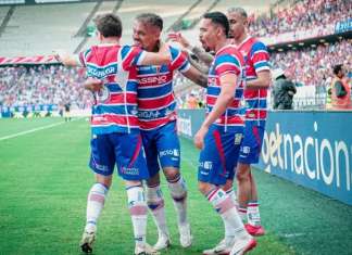 Vitória diminui risco de queda do Fortaleza e vê o do Santos subir