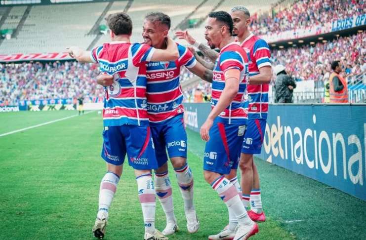 Vitória diminui risco de queda do Fortaleza e vê o do Santos subir