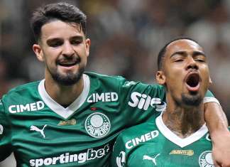 Palmeiras bate Atlético, garante vice e termina ano sem título