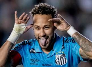 Neymar marca hat-trick e afasta o Santos do rebaixamento