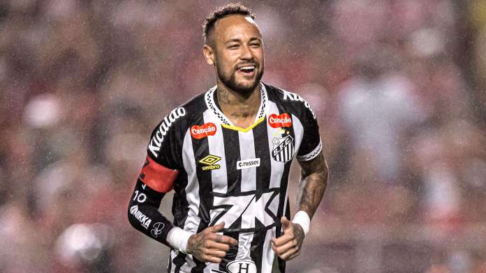 Neymar passa por cirurgia para corrigir lesão no joelho