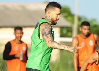 Rossi participa de treino com elenco do São Raimundo em Santarém