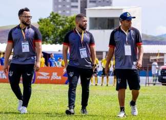 Com homenagens, Águia se despede de Ronan Tyezer e Hecton Alves