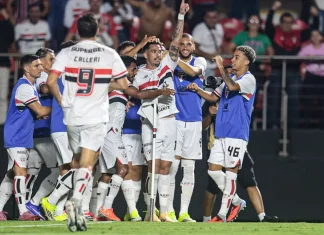 São Paulo vence Santos em clássico com duras críticas à arbitragem