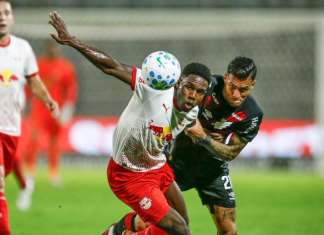 Bragantino e Athletico empatam em jogo com dilúvio e expulsões