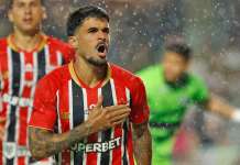 São Paulo vence o Coritiba e segue na cola do Palmeiras