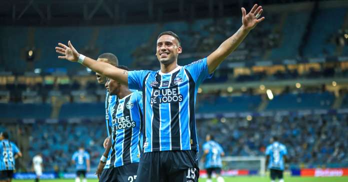Grêmio aproveita um a mais e vence o Atlético-MG com golaço