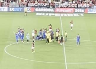 Flamengo x Sampaio Corrêa é interrompido após jogador ter convulsão
