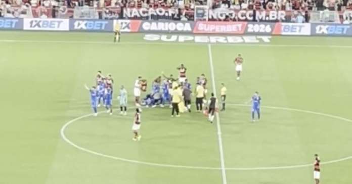 Flamengo x Sampaio Corrêa é interrompido após jogador ter convulsão