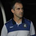 Após estreia com derrota, Condé quer reforços para continuação na Série A