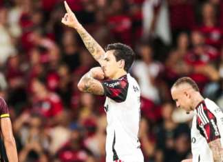 Flamengo goleia o Madureira por 8 a 0 e vai à final