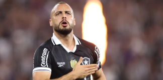 Corinthians abre conversas para contratar Arthur Cabral, do Botafogo