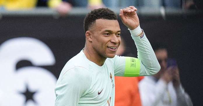 Brasil perde com um a mais para a França em amistoso pré-Copa