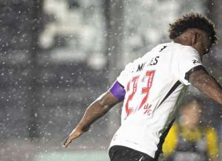 Vasco vence o Palmeiras de virada na estreia de Renato Gaúcho