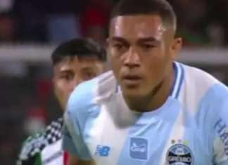 Atacante do Grêmio perde três pênaltis em partida da Sul-Americana