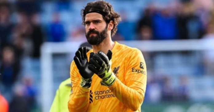 Alisson fora da Copa? Slot diz que goleiro ficará afastado por mais tempo