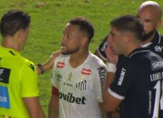 Neymar usa termo “de chico” ao falar com árbitro em jogo contra o Remo