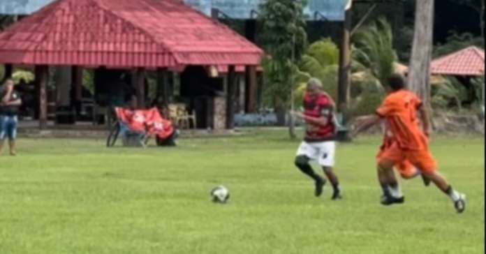 Ex-jogador Ageu Sabiá revive talento em pelada entre amigos