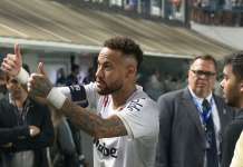 Neymar manda torcedor calar a boca e dispara: “tô dando a vida”