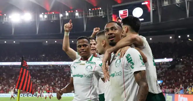 Palmeiras goleia Flamengo no Maracanã e amplia vantagem no Brasileirão