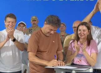 Presidente da Alepa, Chicão, e governadora Hana assinam ordem para reforma do Mercado do Porto Grande em Salinópolis