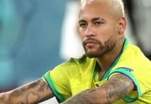 Possível lesão de Neymar acende alerta na Seleção