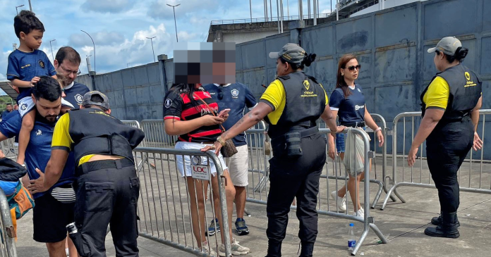 Clubes podem barrar camisa de outros times no estádio?