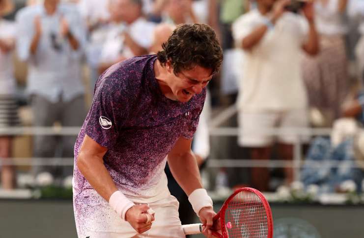 João Fonseca faz história em Roland Garros e elimina Djokovic
