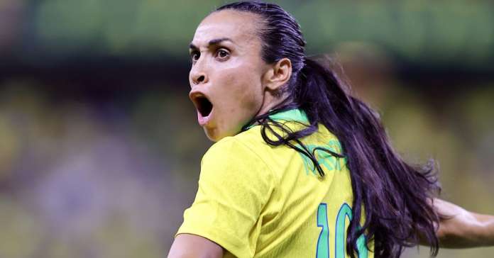 Após cinco cartões vermelhos para o Brasil, Marta detona arbitragem: