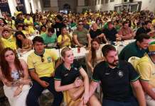 Torcedores acompanham estreia do Brasil no Mercado de São Brás