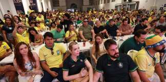Torcedores acompanham estreia do Brasil no Mercado de São Brás