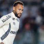 Neymar nega cartão forçado e rebate críticas nas redes