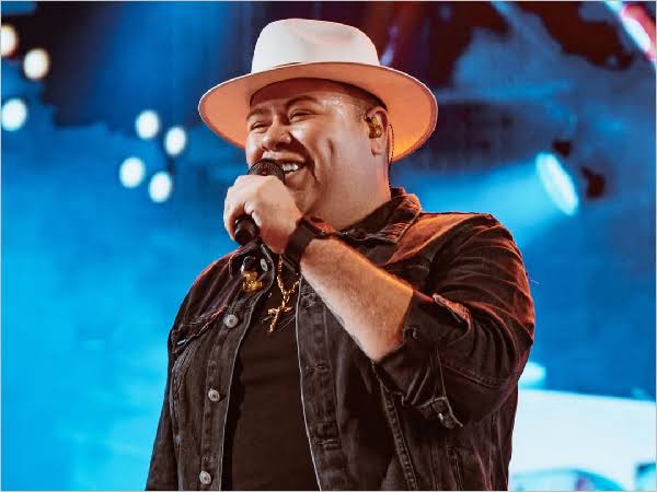 Festival Pé na Areia movimenta o Atalaia com programação especial e Rey Vaqueiro é destaque do sábado Sunset