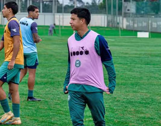 Kukri vive novo momento e anima o Águia com futuro no Coritiba