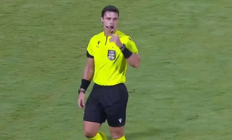 Paraense comanda jogo de estreia do impedimento semiautomático no Brasil