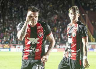 Brasileirão retorna com triunfos de Vitória e Botafogo; Remo agradece